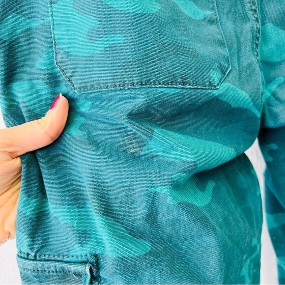 Anthropologie Austin Green Blue Camo Blend Cropped Cargo Pant 28 - Picture 7 of 12